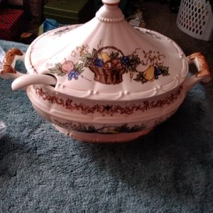 #293-15) Vintage Transfer ware sup tureen